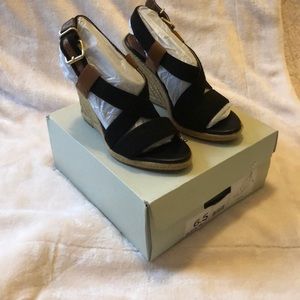 Banana Republic piperr black wedges
